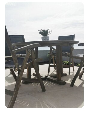 Outdoor dining - Irish Open/Ryder Cup ideal property, sleeps 10 Modern, spacious and private. (Ennistymon)