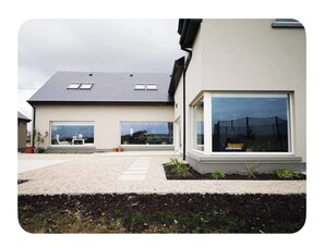 Exterior - Irish Open/Ryder Cup ideal property, sleeps 10 Modern, spacious and private. (Ennistymon)