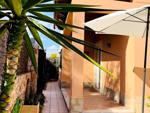 Exterior detail - Villas 2meet La Yuca – Holiday Home with Private Pool in Cala Romántica, Mallorca (Romàntica)