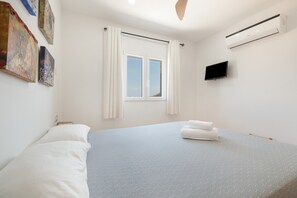 3 chambres, fer et planche à repasser, Wi-Fi, draps fournis
