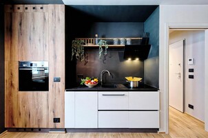 Studio Standard, vue montagne (Casa del Colle Studio E3) | Cuisine privée | Réfrigérateur, micro-ondes, four, plaque de cuisson