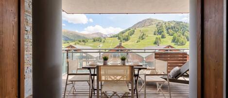 屋外ダイニングエリア