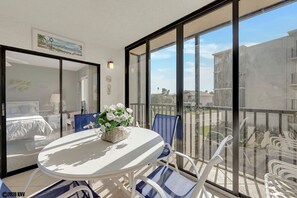Dining - 2B/2B Fairview Isles 104, Walk to Beach, Heated Pool! (Fort Myers Beach)