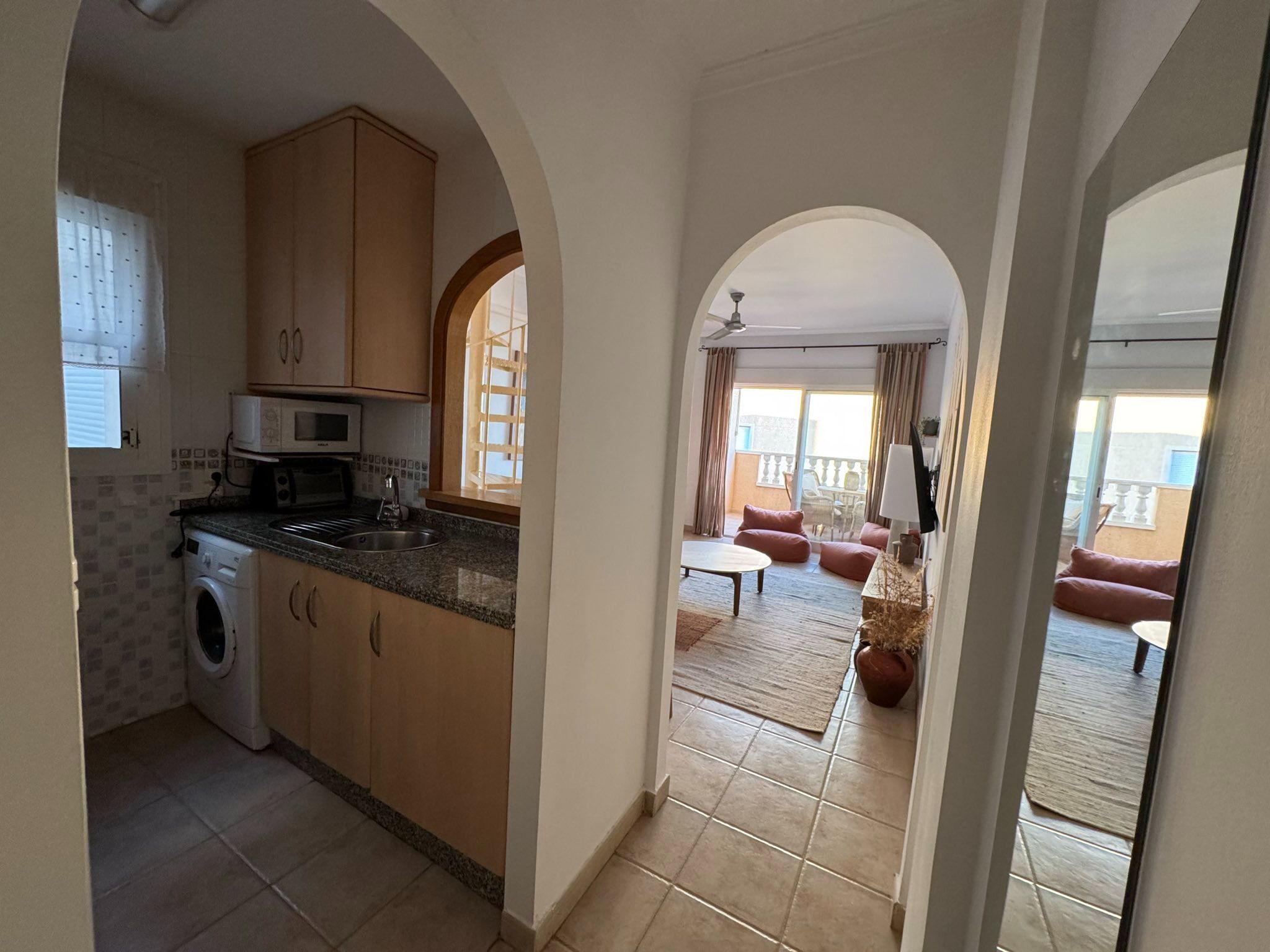 المنشأة من الداخل