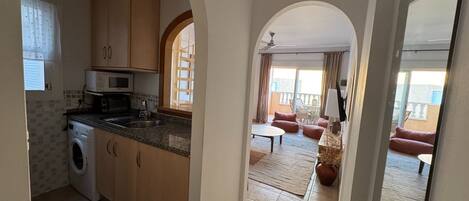 المنشأة من الداخل