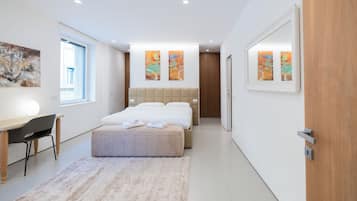 Leilighet, 4 soverom | Safe på rommet, strykejern/-brett og wi-fi (inkludert)