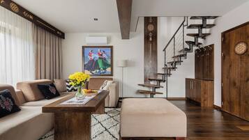 Desk, laptop workspace, free WiFi