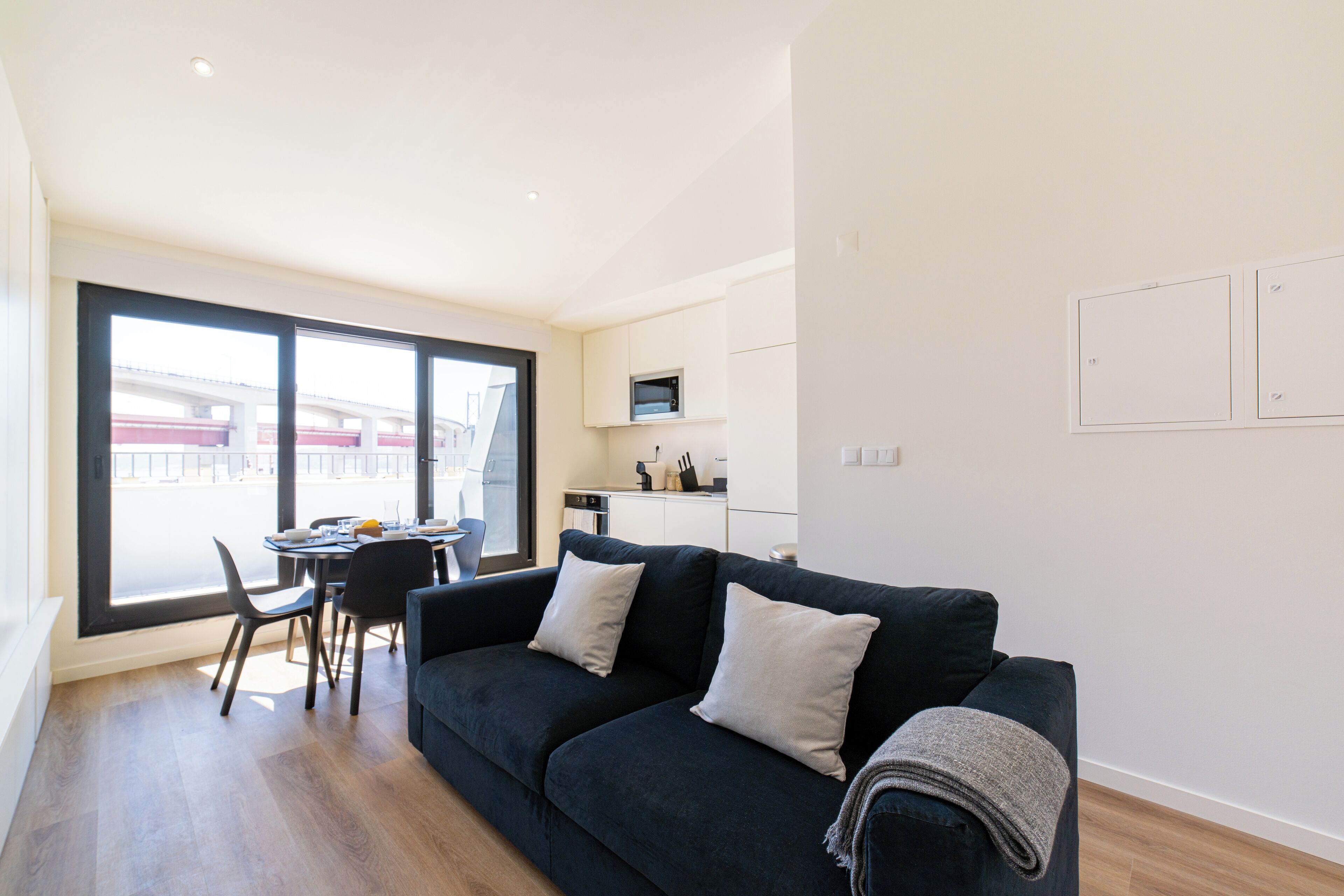 Deluxe Penthouse, River View | Living area