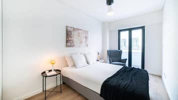 Deluxe Apartment, 2 Bedrooms (Lusíadas 53 4ºD) | Iron/ironing board, free WiFi
