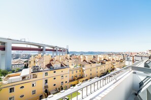 View from property - Alcântara 2 (Lisbon)