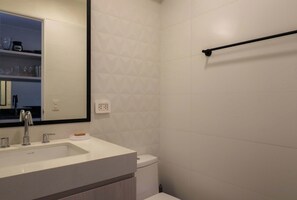 Apartment - w Stylish 2BR Retreat w Balcony in Miraflores (Lima)