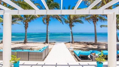 Sprat Bay Luxury Villa - Private Beach and Pool