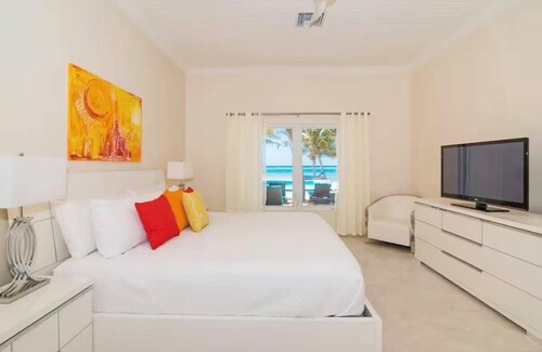 Sprat Bay Luxury Villa - Private Beach and Pool
