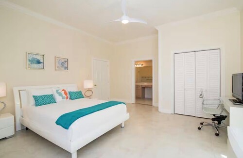 Sprat Bay Luxury Villa - Private Beach and Pool