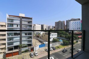 Apartment - w Engaging 2BR w Cozy Balcony in Miraflores (Lima)