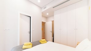 Standard Apartment, 4 Bedrooms (Alameda) | Langsir/tirai gelap terus, seterika/papan seterika, Wi-fi percuma 