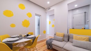 Standard Apartment, 4 Bedrooms (Alameda) | Tempat makan