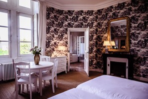 Unclassified image, 4 of 12, button - Château de la Grange Moreau - Marquise de Montesson Suite (Vallon-sur-Gée)