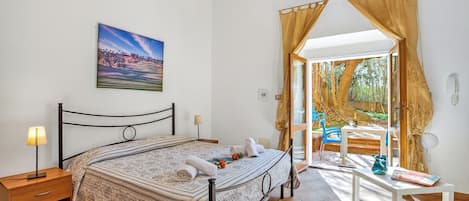 Standard Studio (Residence Argentiera Studios GF for 4) | WiFi, bed sheets