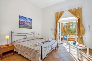 Standard Studio, Microwave (Residence Argentiera Studios GF for 4)