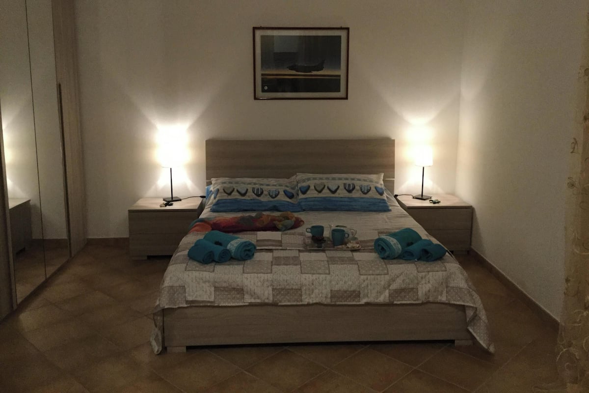 WiFi, bed sheets