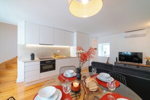 Deluxe Apartment, 2 Bedrooms (São Bento Duplex 3) | Interior - São Bento (Lisbon)