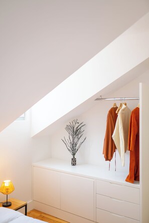 Deluxe Apartment, 2 Bedrooms (São Bento Duplex 3) | Iron/ironing board, free WiFi, bed sheets - São Bento (Lisbon)