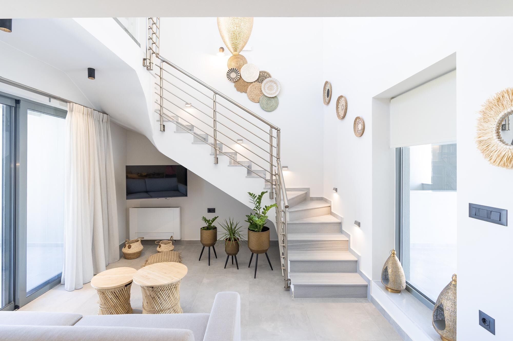 Maisonette with Sea View | 起居区 | 43-英寸智能电视（配备数码频道）、Netflix、流媒体服务