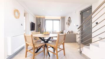 Maisonette with Sea View | Matsal