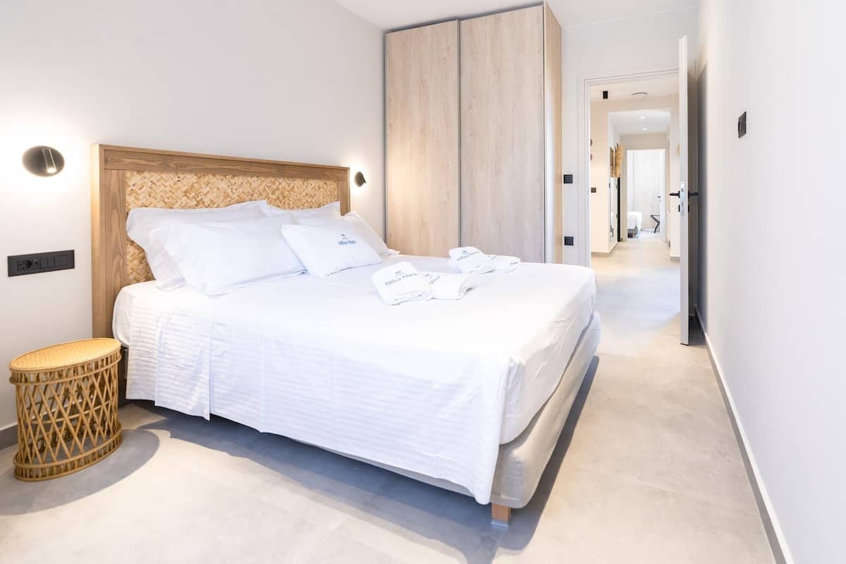 Deluxe Two-Bedroom Apartment | 객실 내 금고, 암막 커튼, 방음 설비, 다리미/다리미판