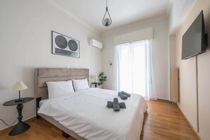 3 slaapkamers, een strijkplank/strijkijzer, wifi, beddengoed