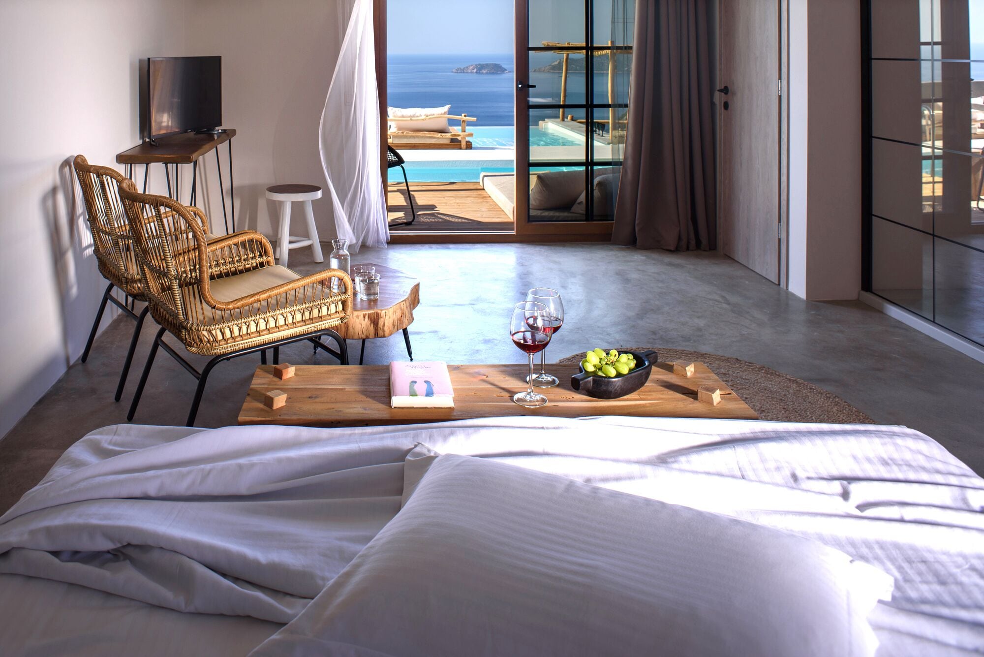 Suite Deluxe, vista al mar | Caja de seguridad en la habitación, cortinas blackout y wifi gratis 