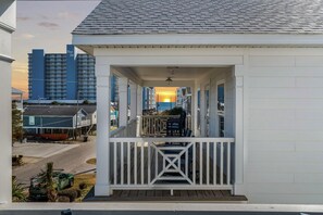 Terrace/patio - Between Tides-Pool- Walk to Beach (Murrells Inlet)