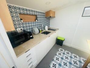 Basic Apartment, City View | Private kitchen - Alfama (Lisbon)