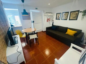 Basic Apartment | Living area - Alfama (Lisbon)
