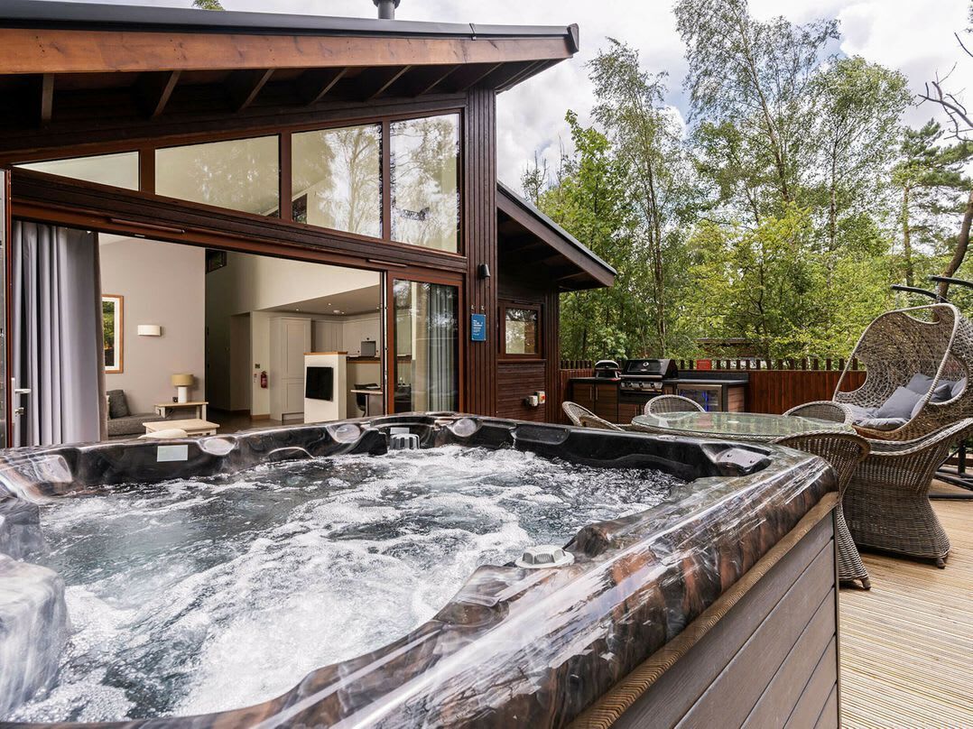 Bañera de hidromasaje al aire libre