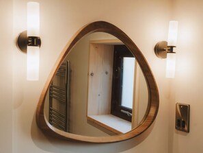 Unclassified image, 4 of 20, button