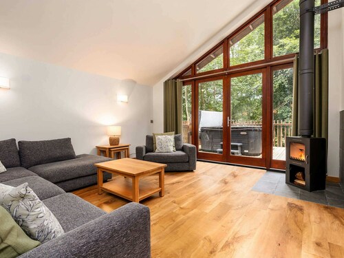 Glentress Forest Golden Oak Cabin, Peebles