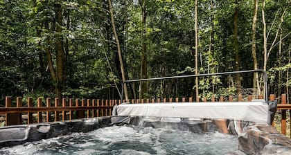 Glentress Forest Silver Birch Cabin, Peebles