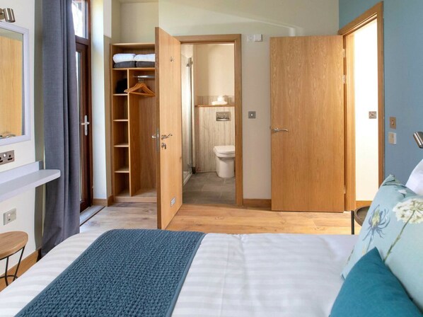 Unclassified image, 1 of 7, button