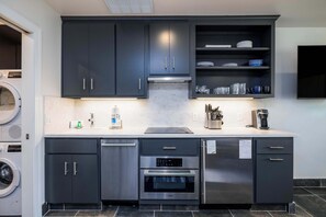 Réfrigérateur, four, plaque de cuisson, lave-vaisselle