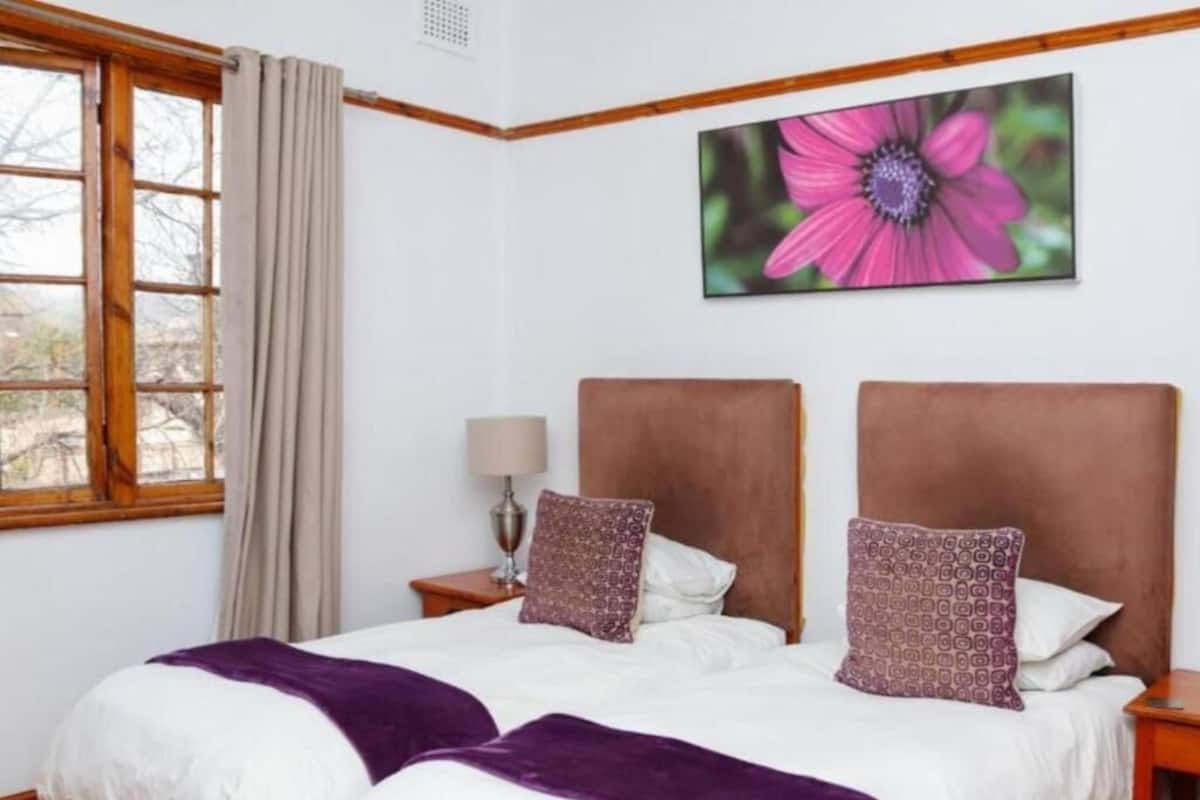 Deluxe Twin Room | Iron/ironing board, free WiFi
