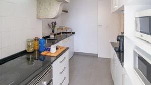 Apartemen Comfort, 4 kamar tidur (Desterro Historical 4) | Dapur pribadi | Lemari es, microwave, oven, dan kompor