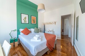 Apartamento conforto, 4 quartos (Desterro Historical 4) | Cortinas blackout, ferros/tábuas de passar roupa, Wi-Fi de cortesia