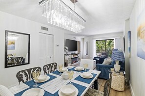 Dining - Beautiful Spacious Condo walk to Beach & Coligny- Indoor Outdoor Pool, Hot Tub ! (Hilton Head Island)