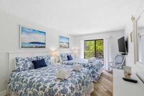 2 bedrooms, iron/ironing board, free WiFi, bed sheets - Beautiful Spacious Condo walk to Beach & Coligny- Indoor Outdoor Pool, Hot Tub ! (Hilton Head Island)