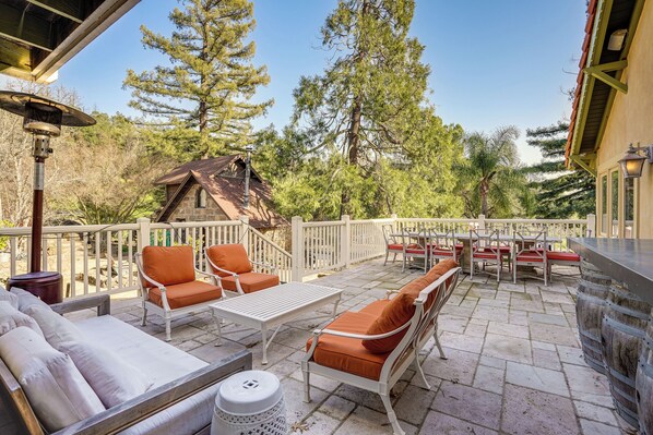 Front of property - Napa Valley Estate 2 Mi to St Helena (St. Helena)