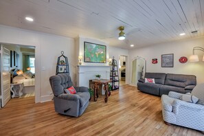 House (3 Bedrooms) | Interior - 1 Mile to UA Campus: Walkable Midtown Getaway (Tuscaloosa)