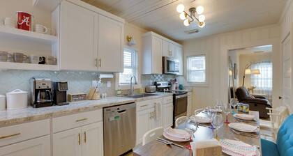 1 Mi to UA Campus: Walkable Midtown Getaway!