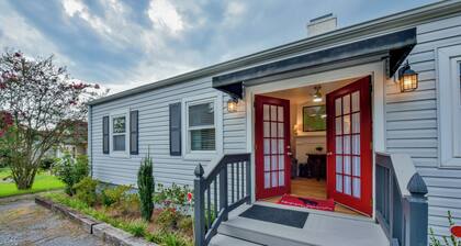 1 Mi to UA Campus: Walkable Midtown Getaway!